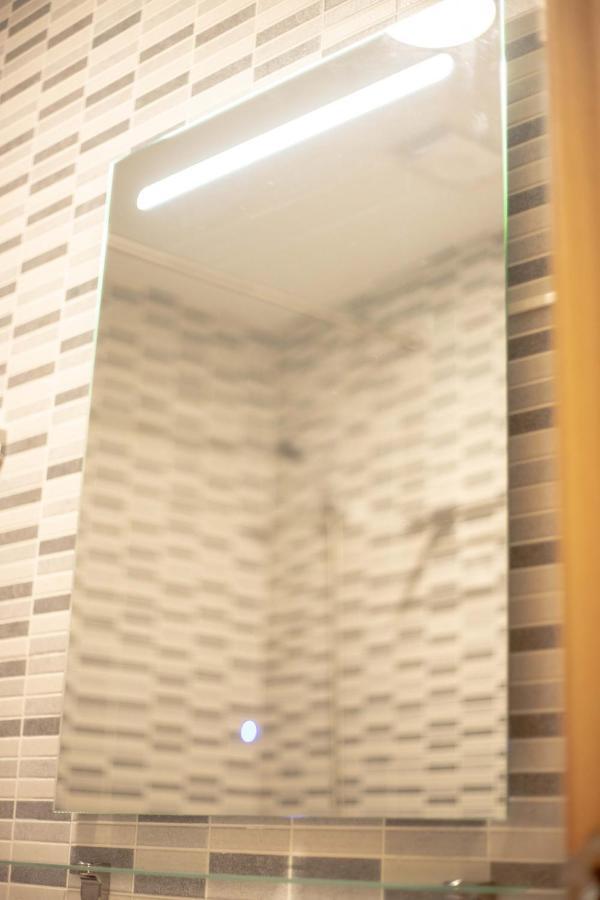 -Malagasunapts- Stylish City Centre Pool&Parking Buitenkant foto