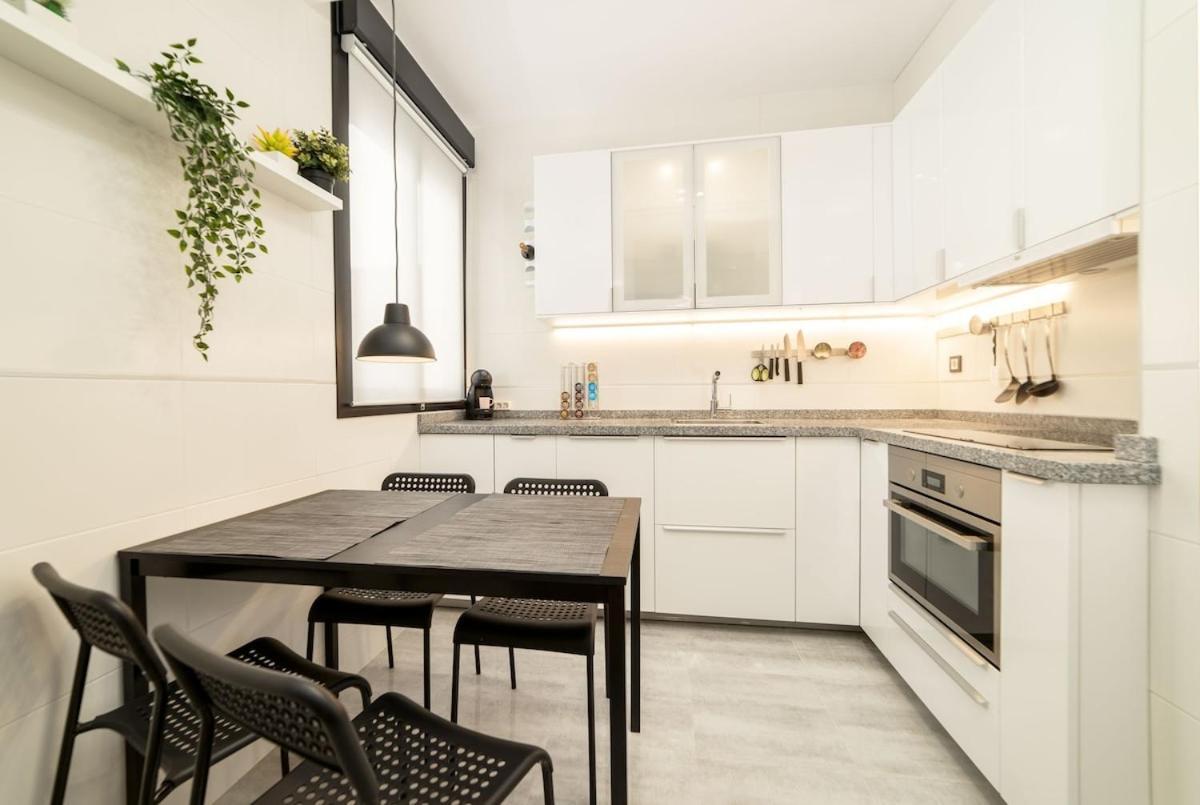 -Malagasunapts- Stylish City Centre Pool&Parking Buitenkant foto